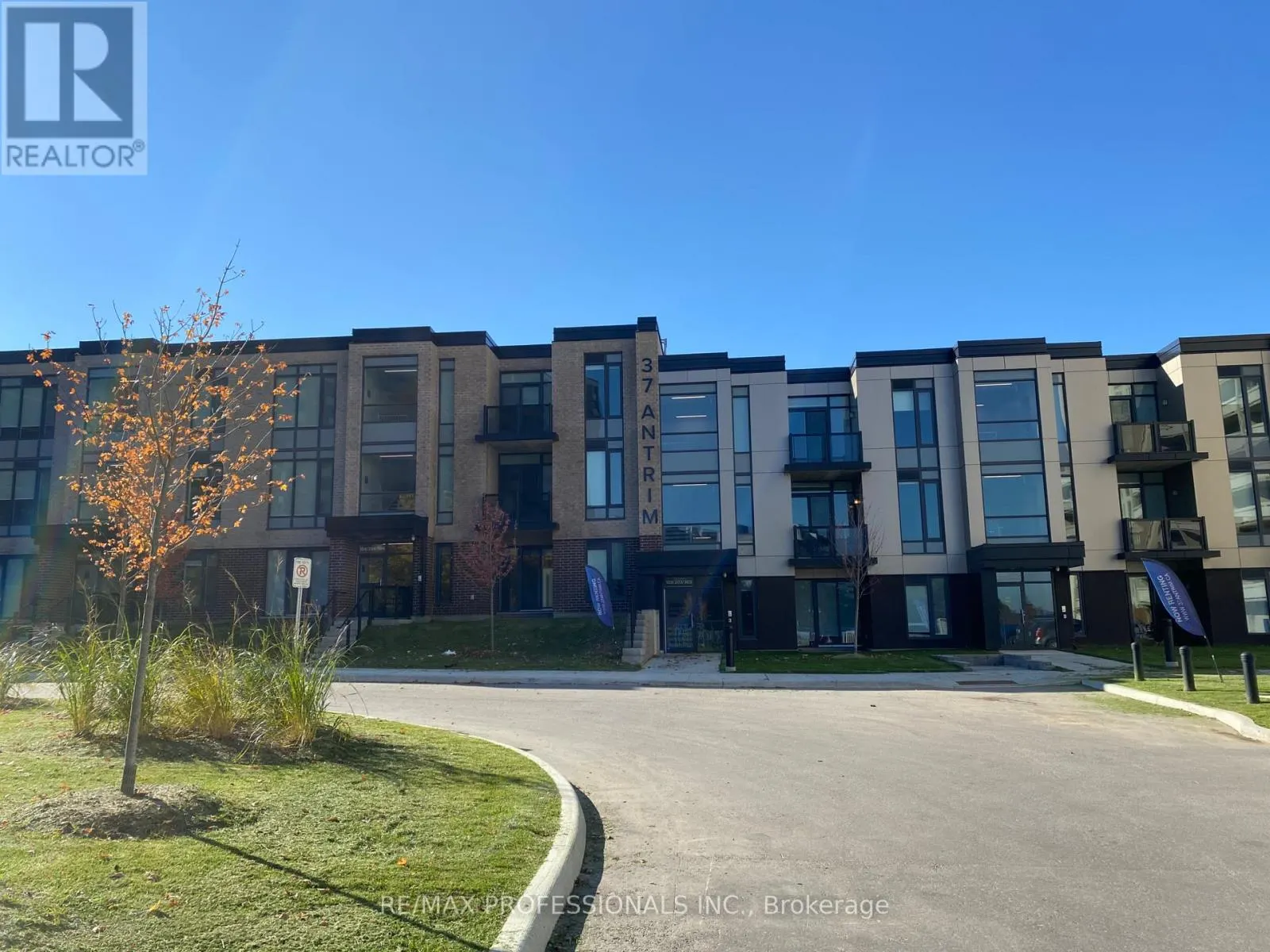 202 - 37 ANTRIM CRESCENT