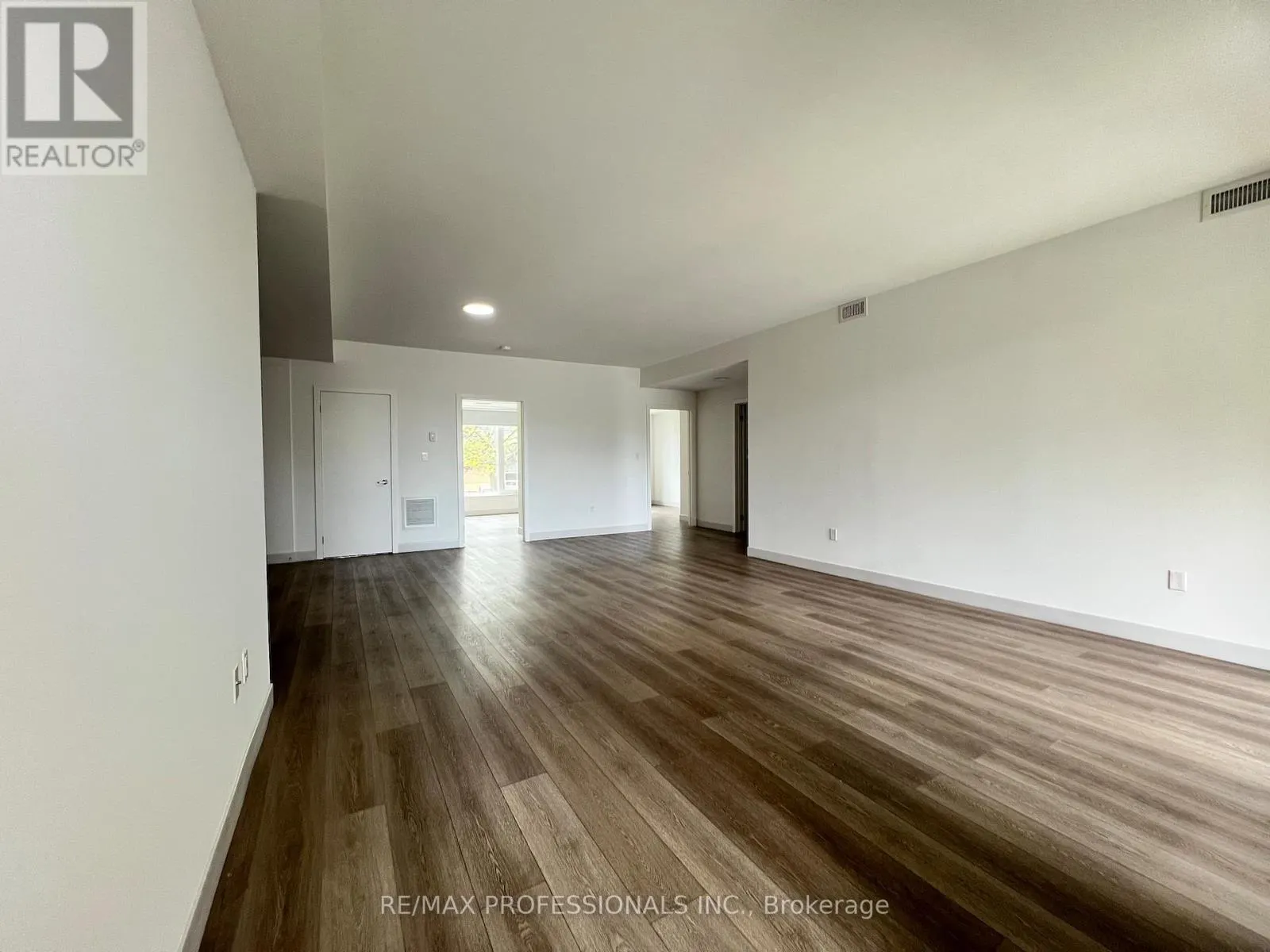 202 - 37 ANTRIM CRESCENT