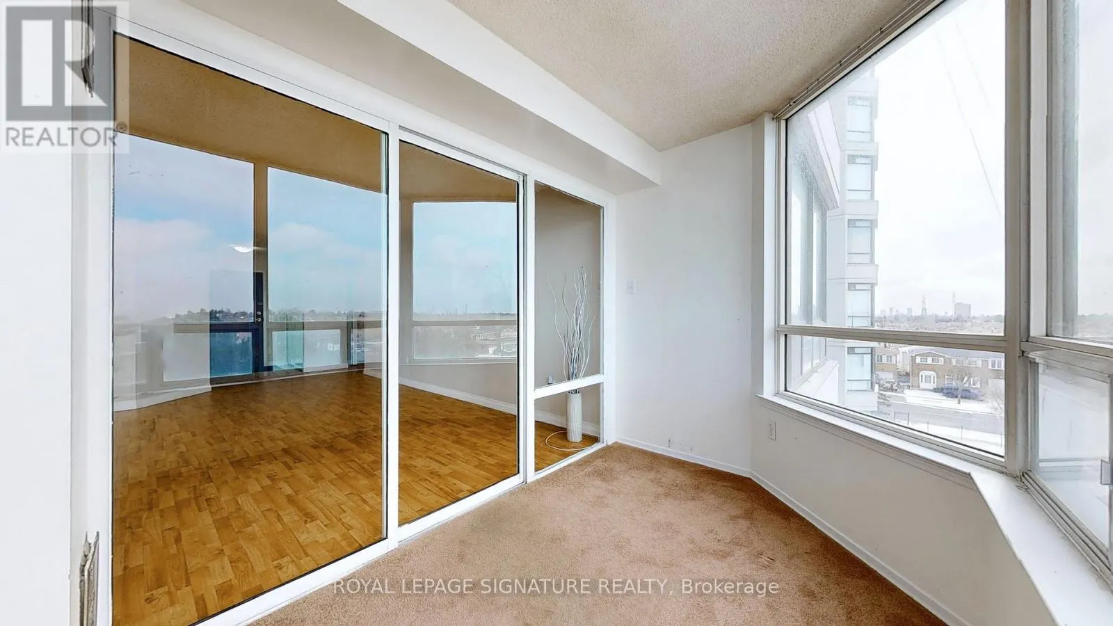 513 - 350 ALTON TOWERS CIRCLE