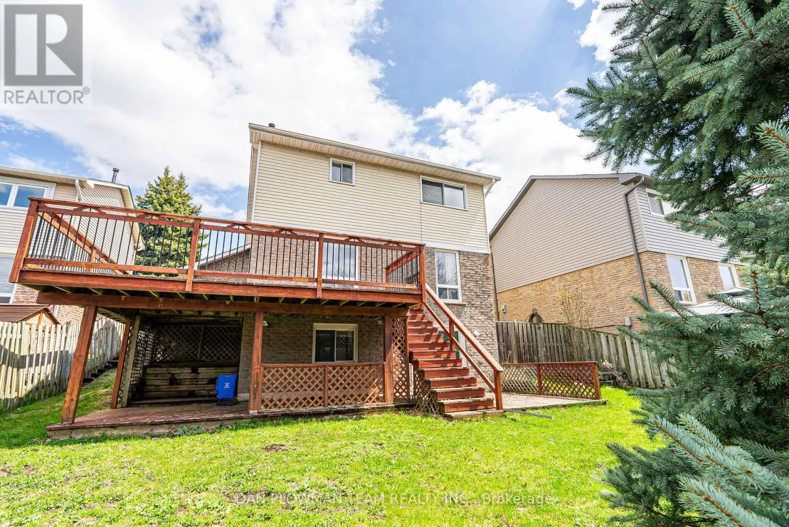 12 VANESSA PLACE