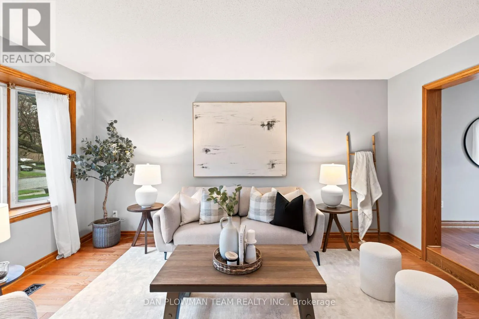 12 VANESSA PLACE