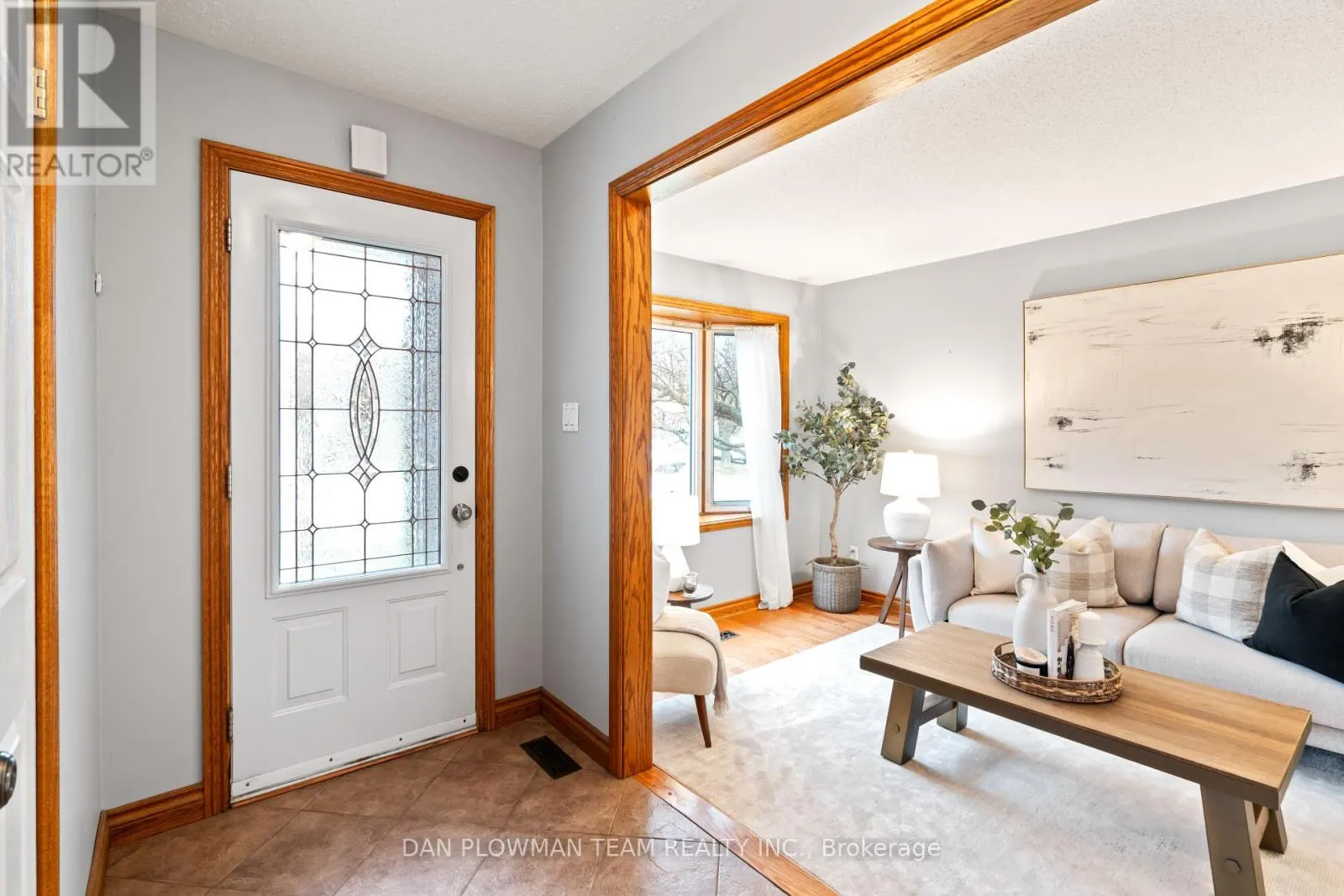 12 VANESSA PLACE