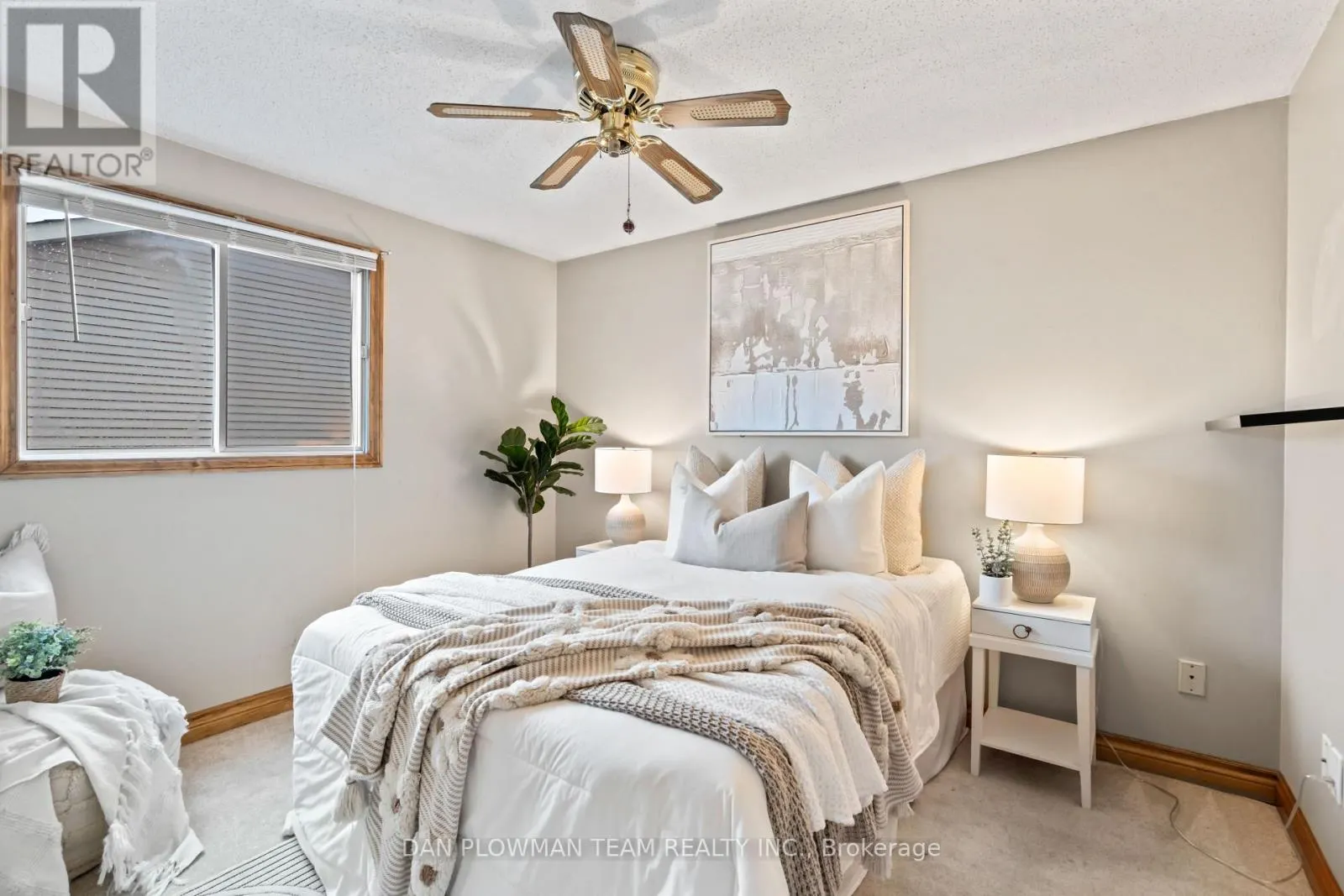 12 VANESSA PLACE