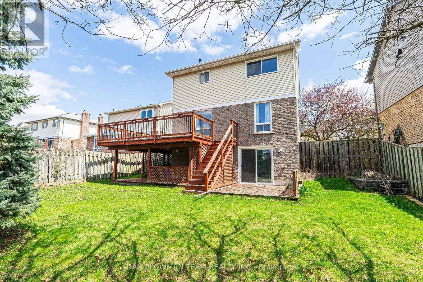 12 VANESSA PLACE