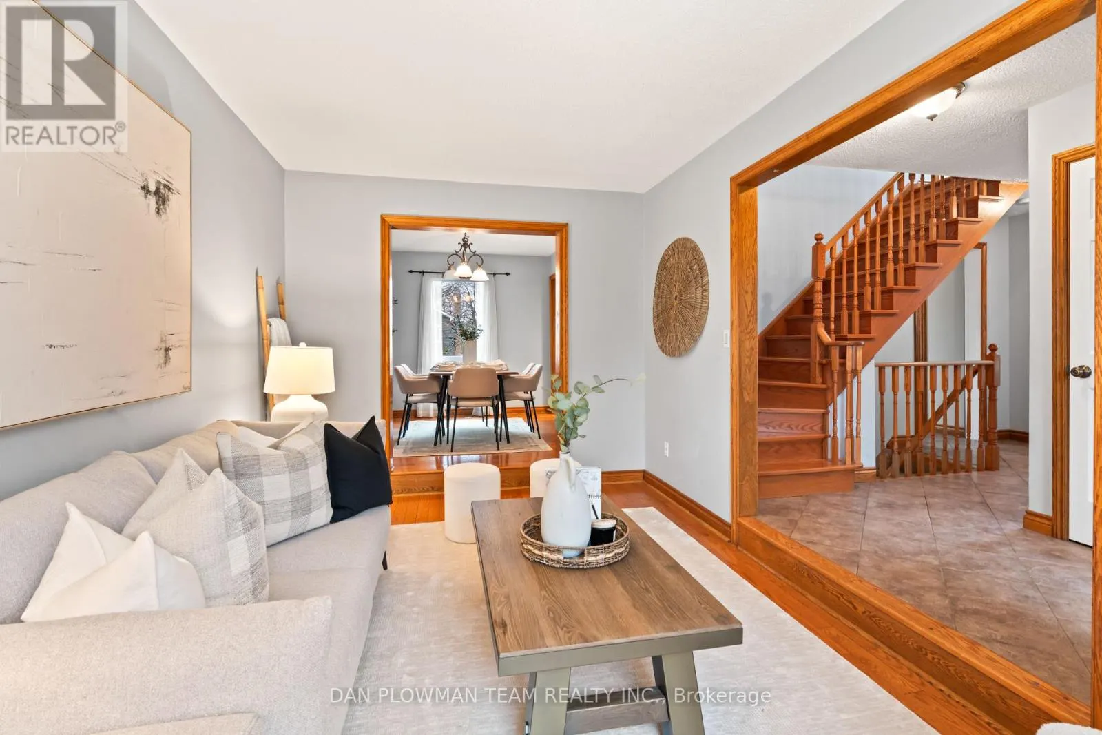 12 VANESSA PLACE