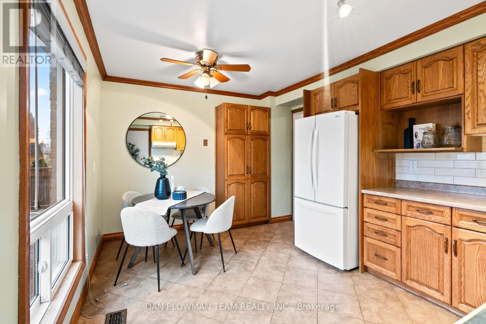 12 VANESSA PLACE