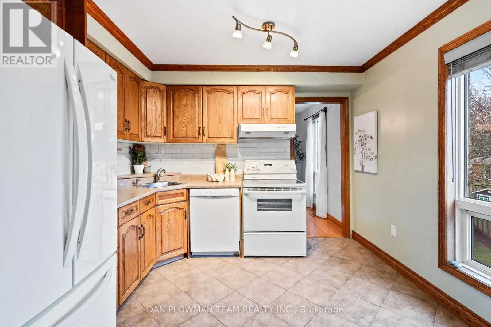 12 VANESSA PLACE