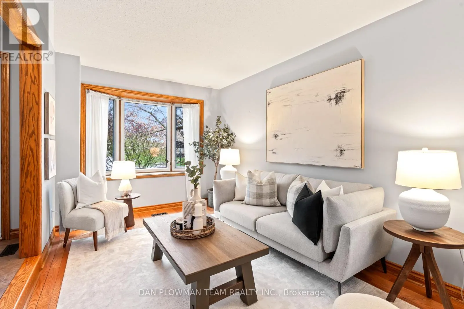 12 VANESSA PLACE