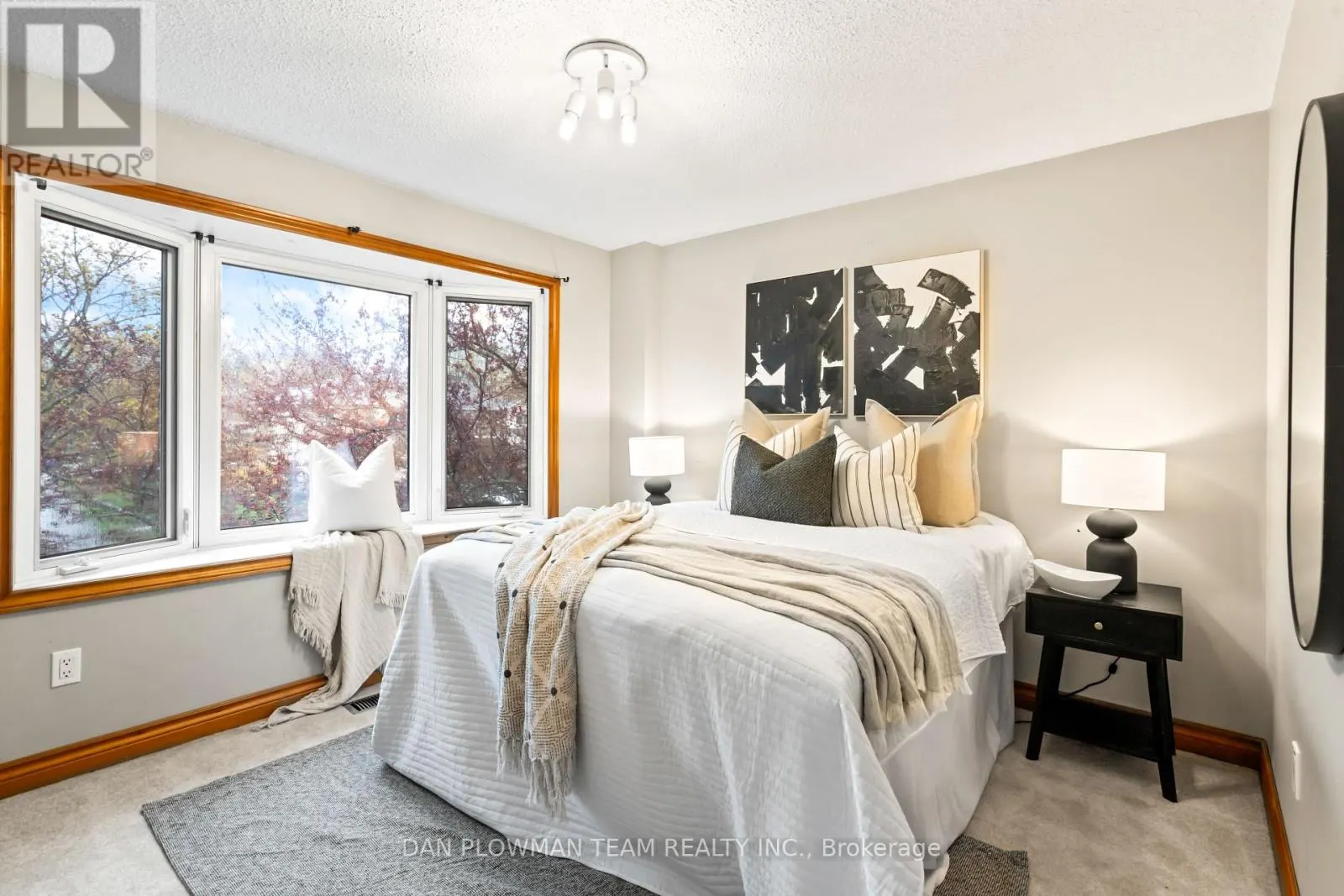 12 VANESSA PLACE