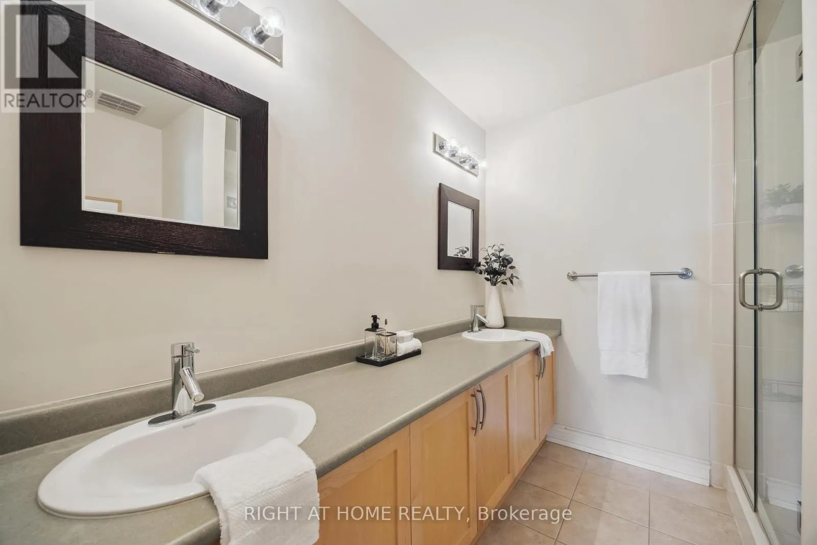 205 - 171 SHANLY STREET, #205