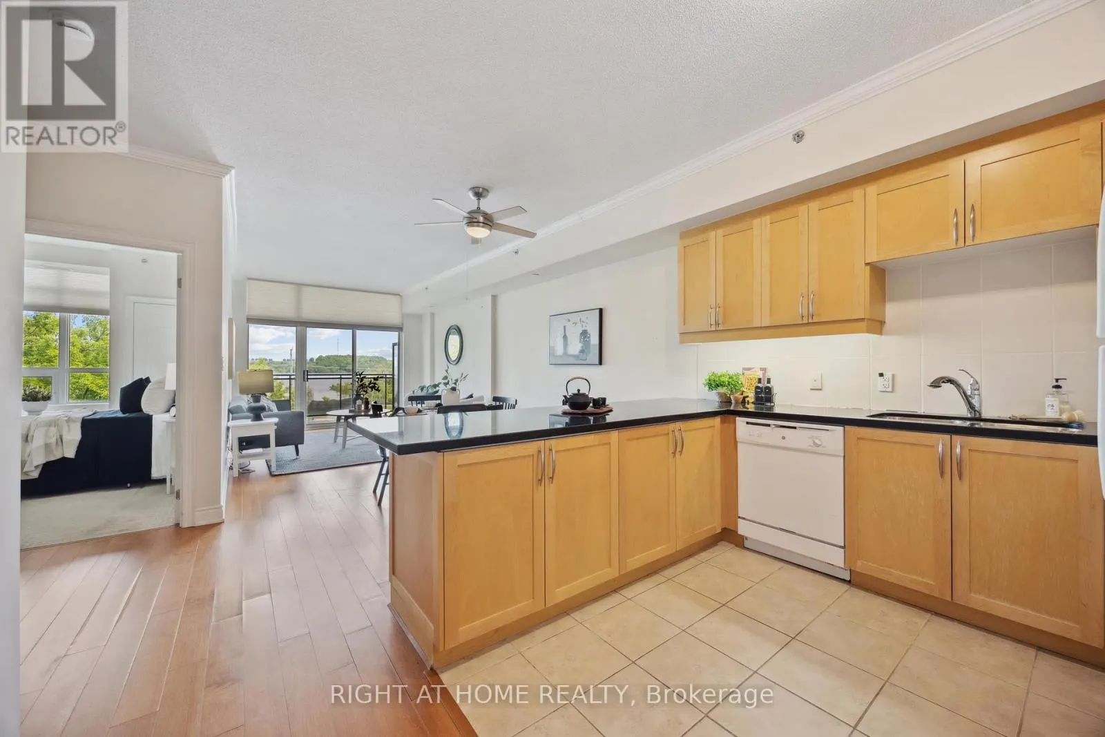 205 - 171 SHANLY STREET, #205