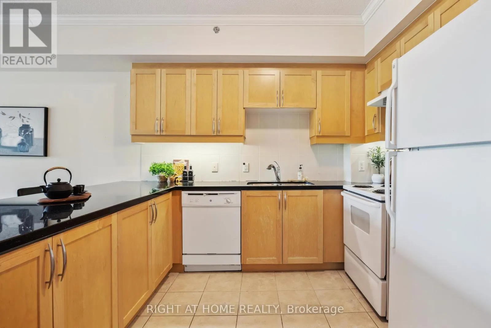 205 - 171 SHANLY STREET, #205