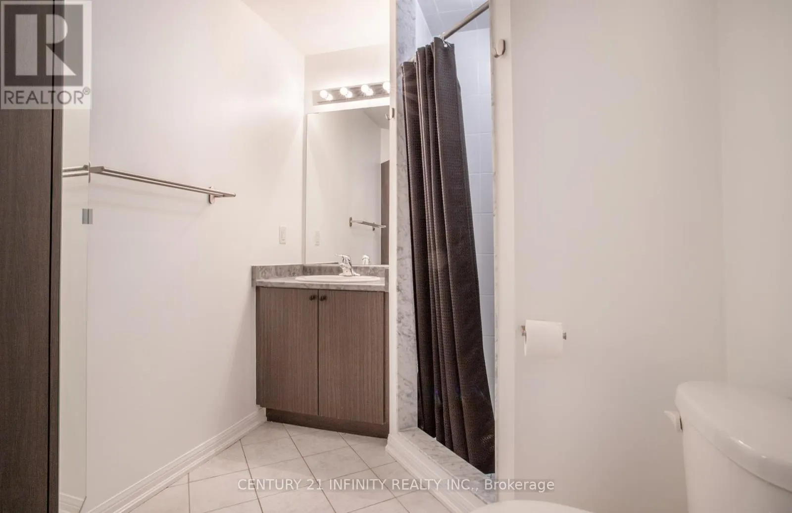 201 - 80 ASPEN SPRINGS DRIVE, #201