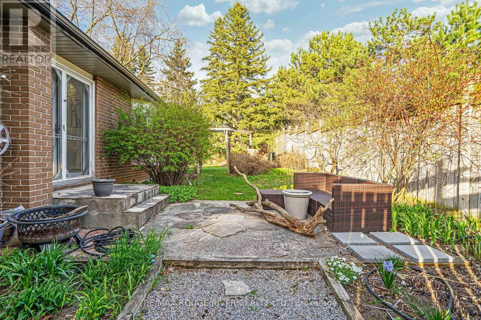 133 ELIZABETH CRESCENT