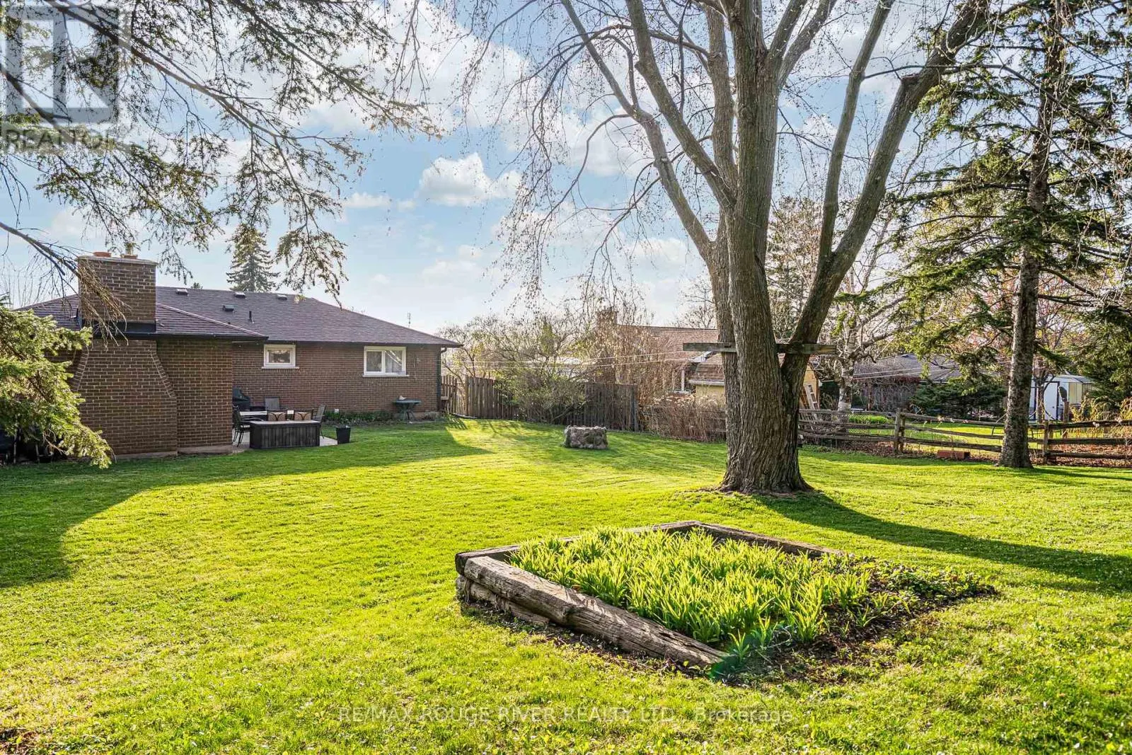 133 ELIZABETH CRESCENT