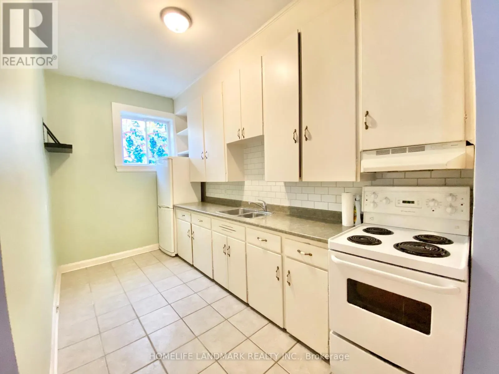 2 - 292 WILLIAM STREET E