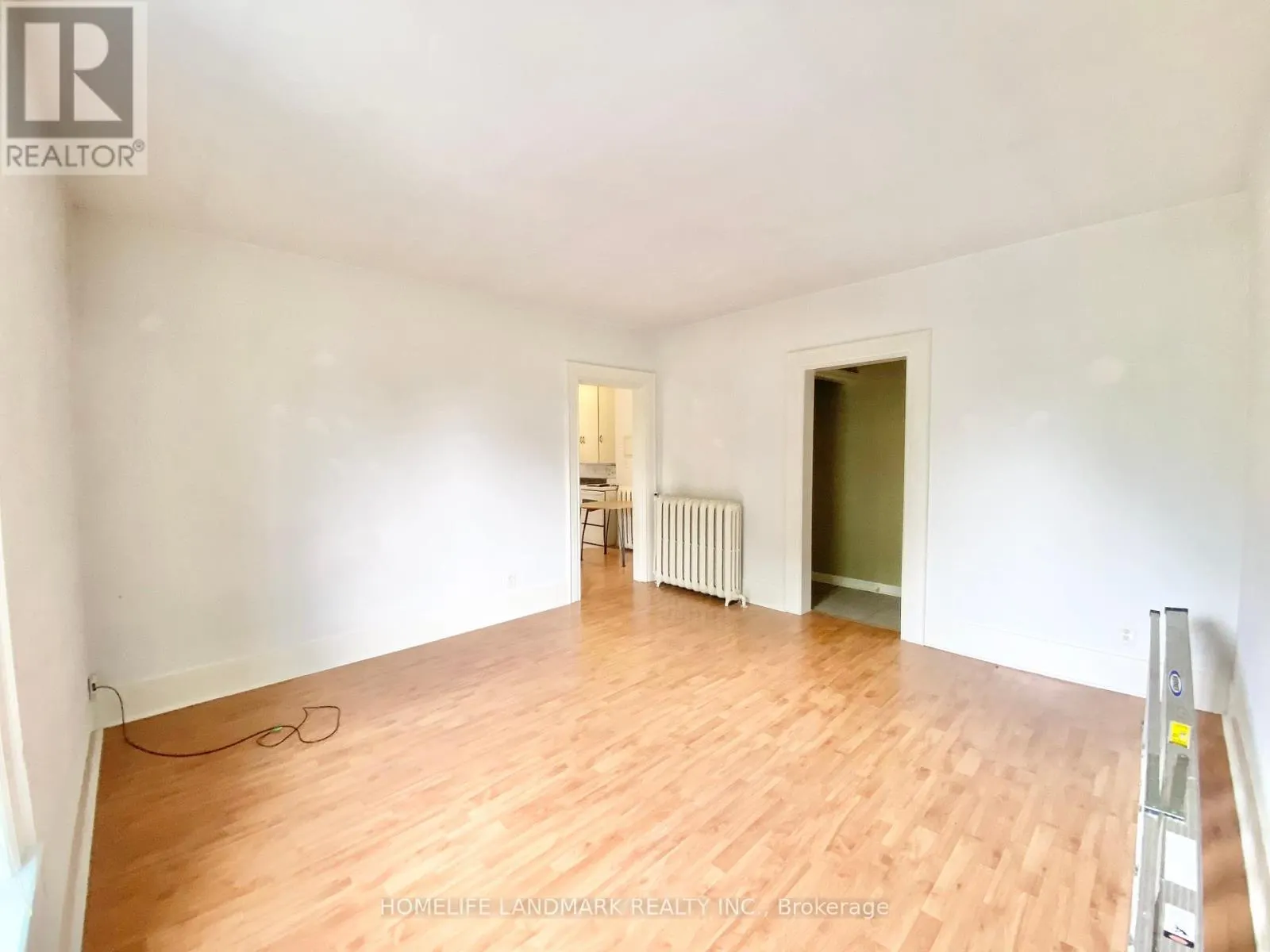 4 - 292 WILLIAM STREET E