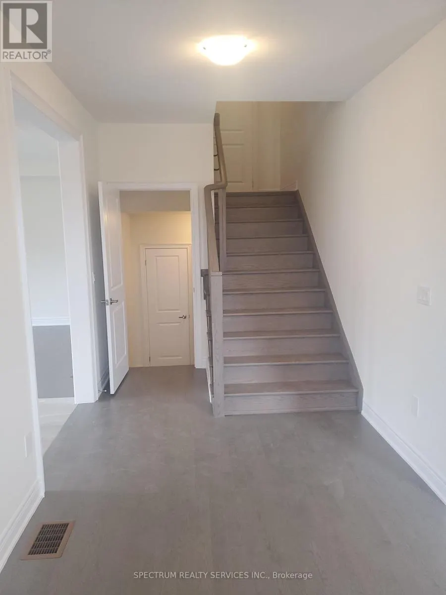 27 ROGERSON STREET E