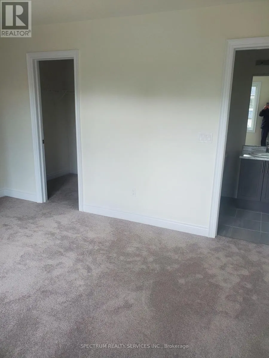 27 ROGERSON STREET E