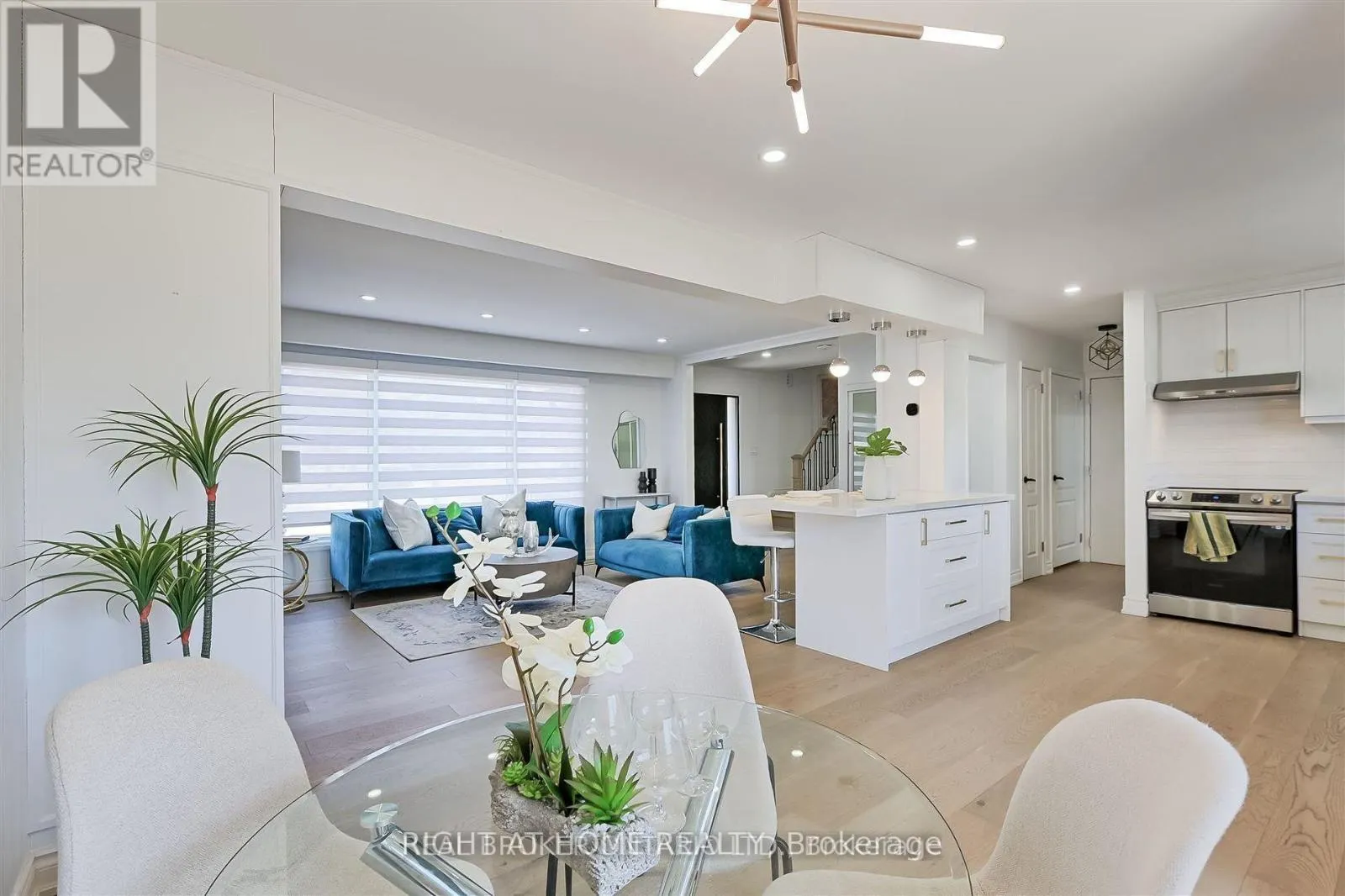 UPPER-778 ASHLEY COURT