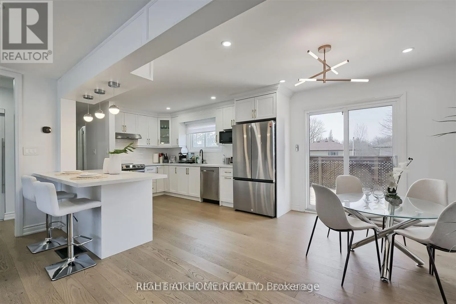 UPPER-778 ASHLEY COURT
