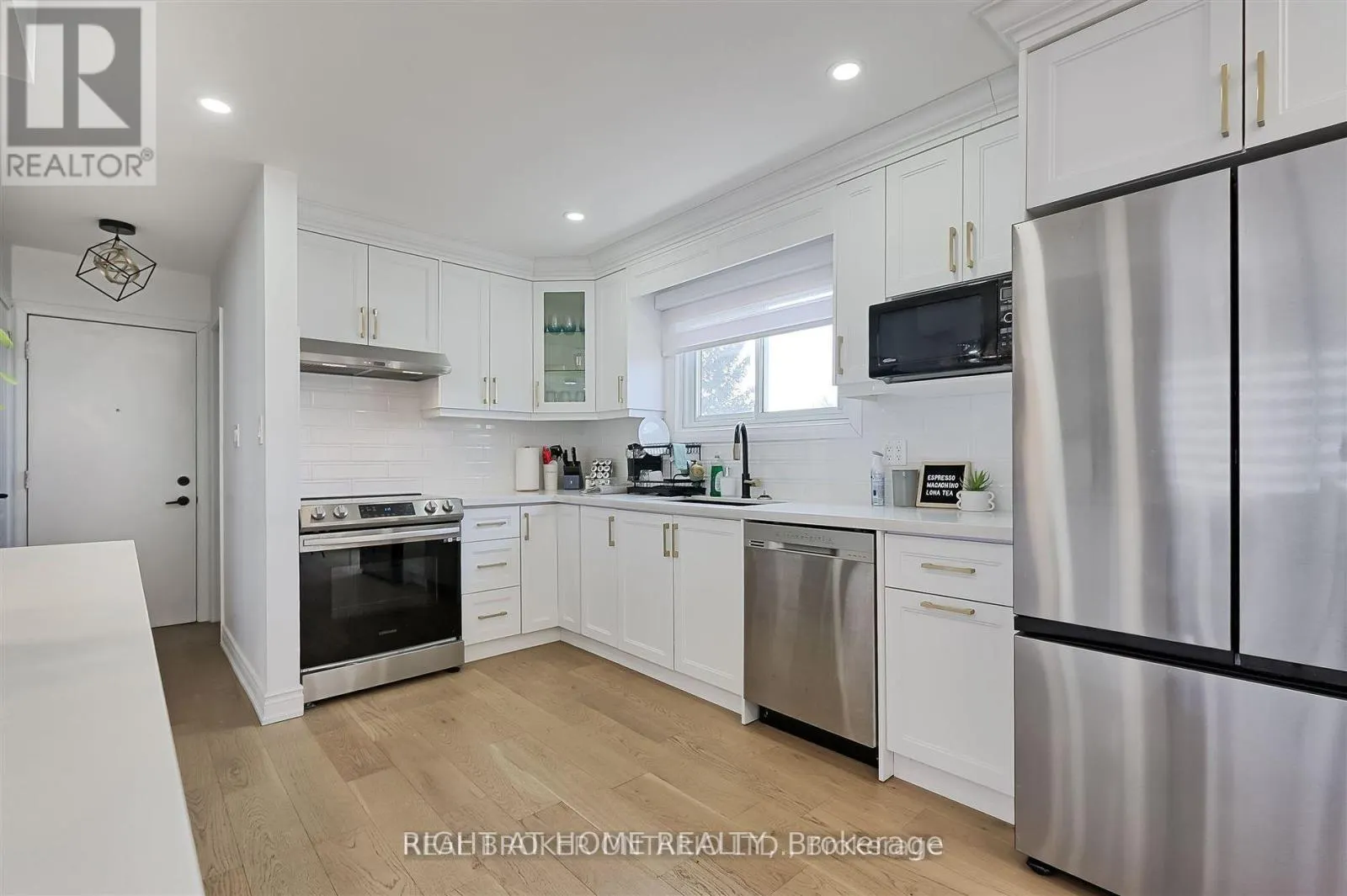 UPPER-778 ASHLEY COURT