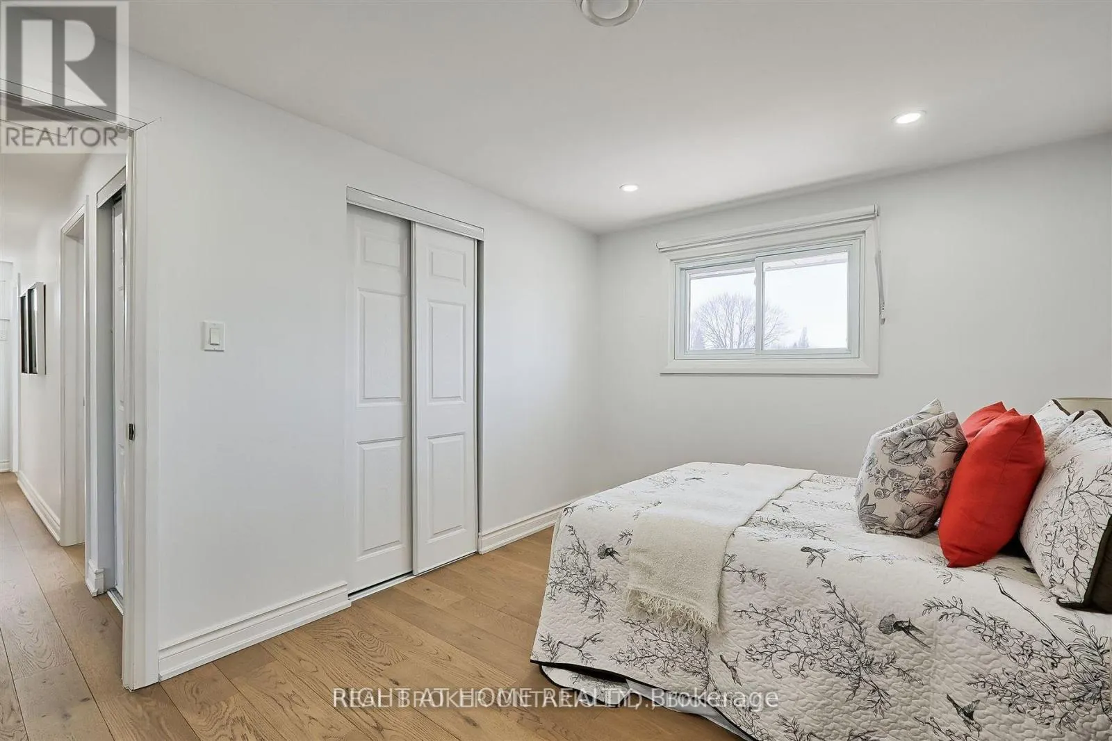 UPPER-778 ASHLEY COURT