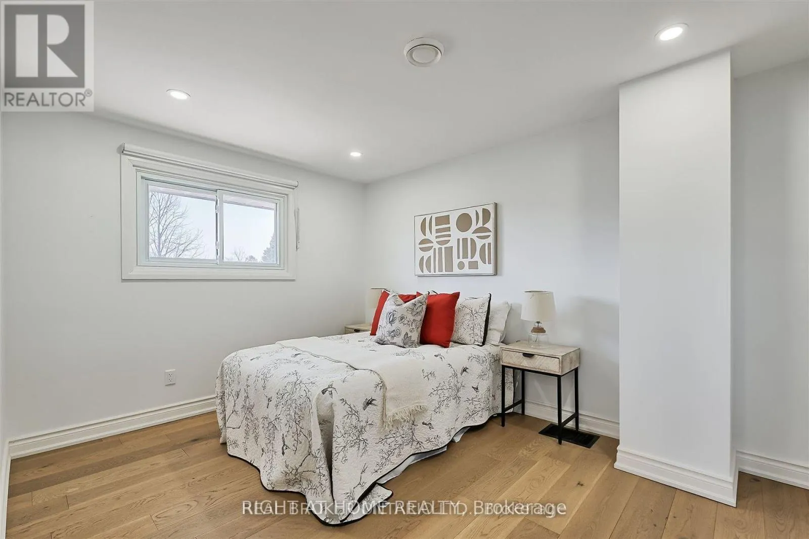 UPPER-778 ASHLEY COURT