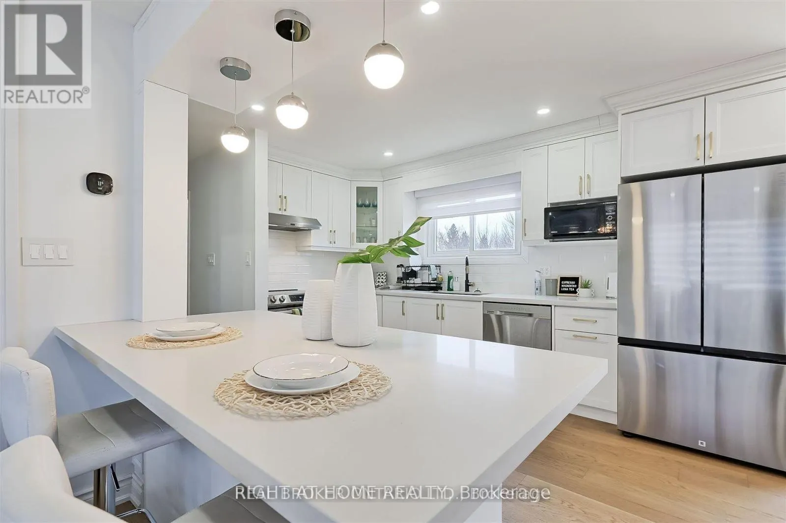 UPPER-778 ASHLEY COURT