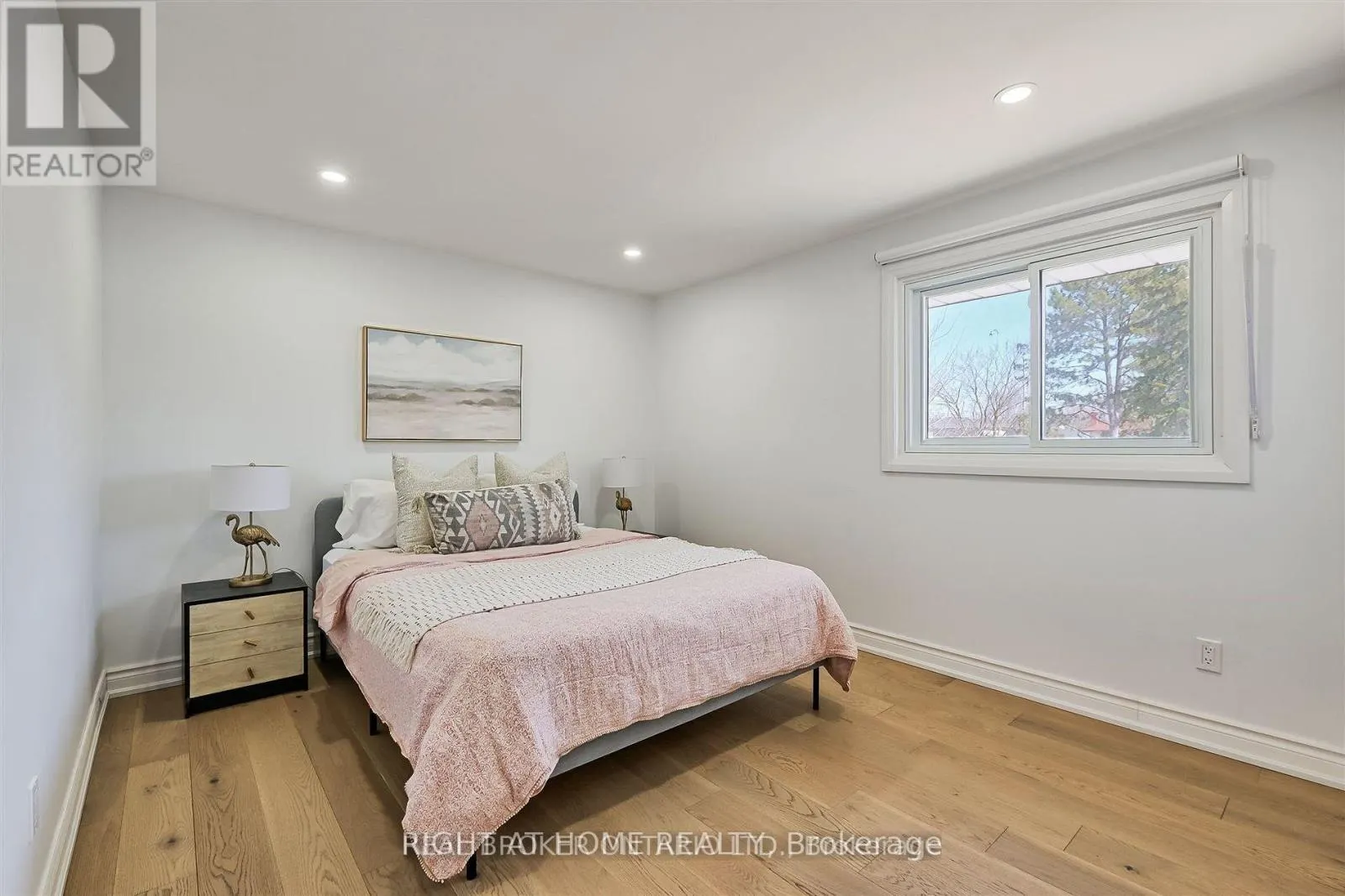 UPPER-778 ASHLEY COURT