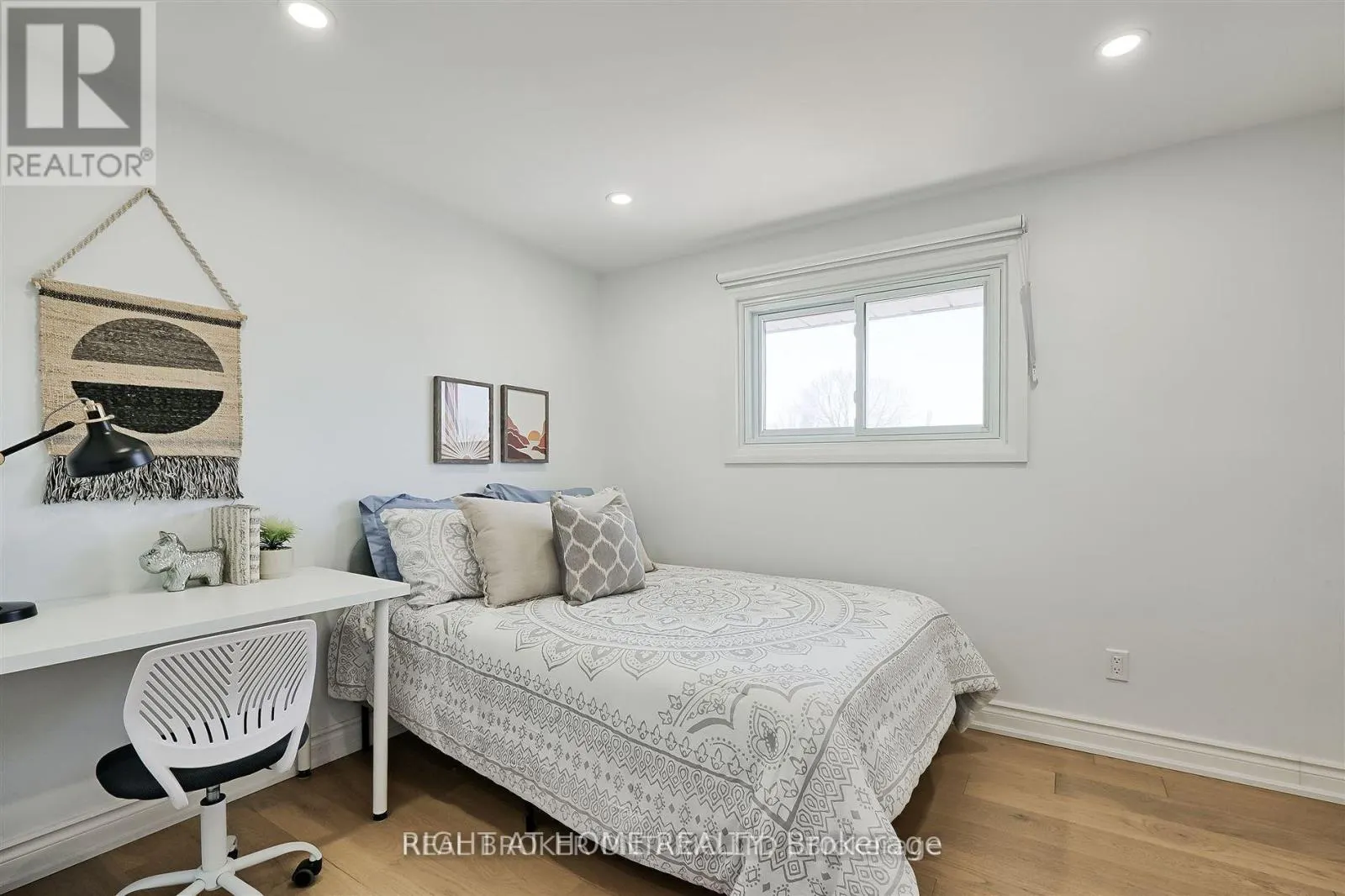 UPPER-778 ASHLEY COURT