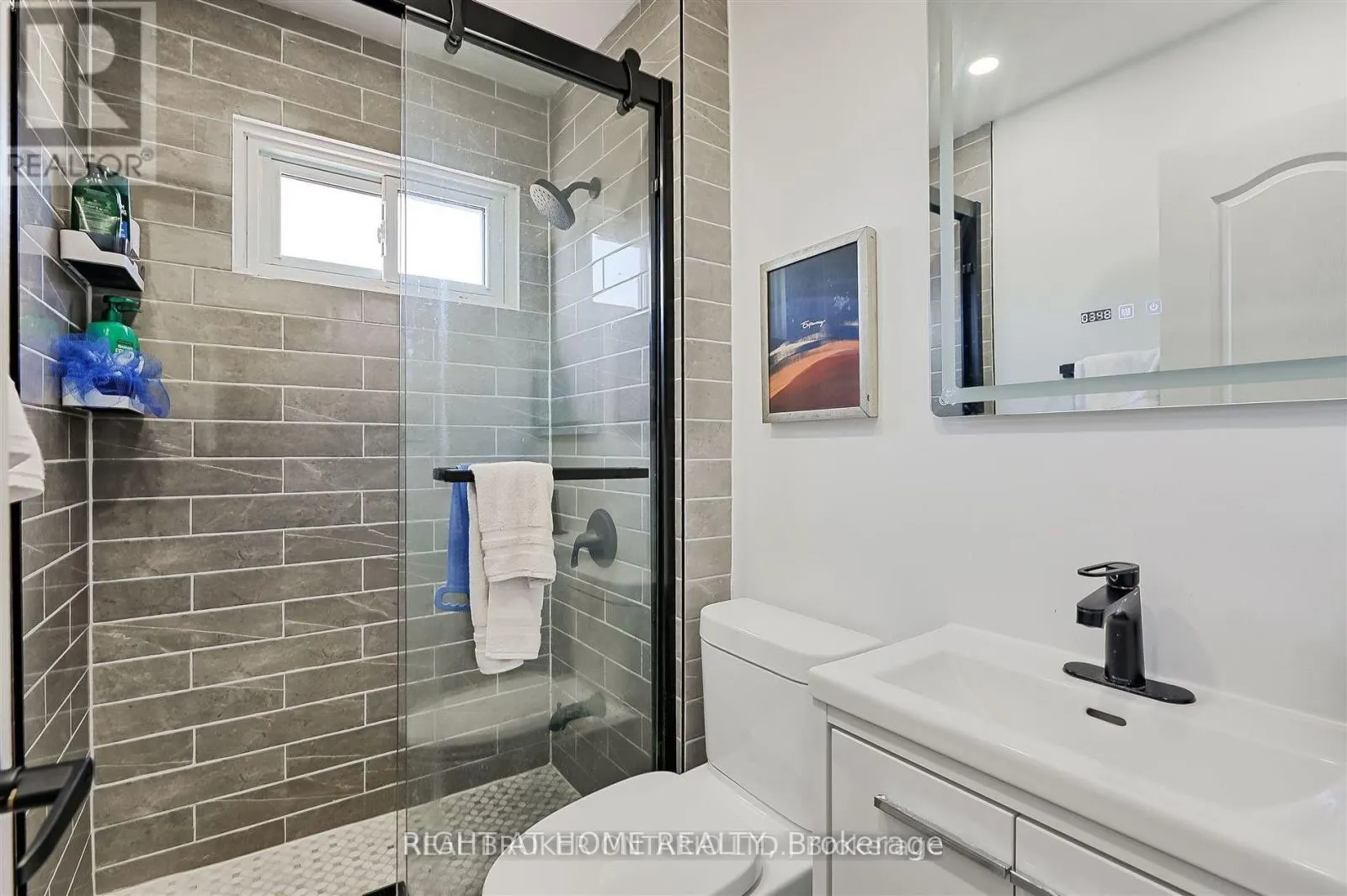 UPPER-778 ASHLEY COURT