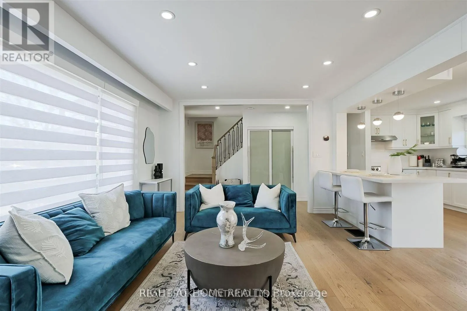 UPPER-778 ASHLEY COURT
