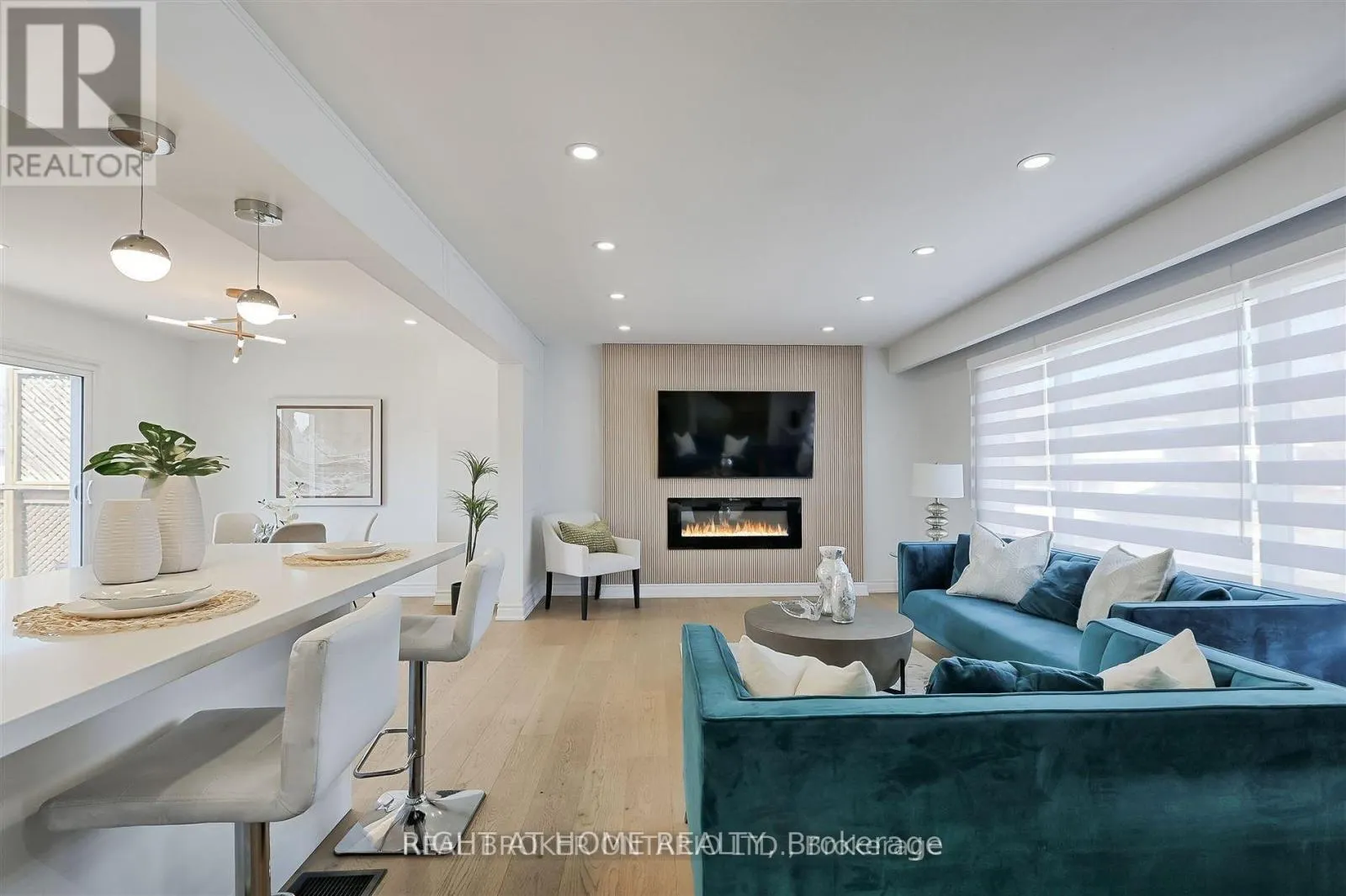 UPPER-778 ASHLEY COURT