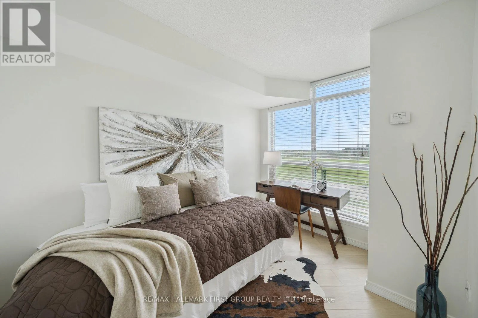 817 - 340 WATSON STREET W