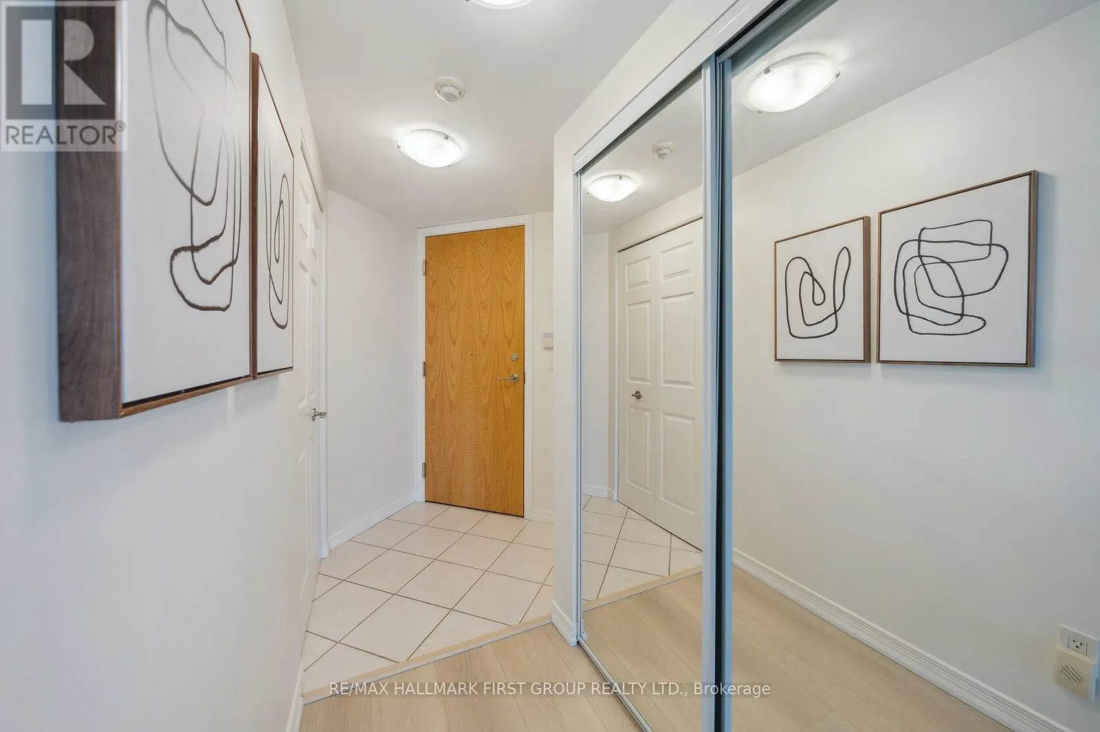 817 - 340 WATSON STREET W