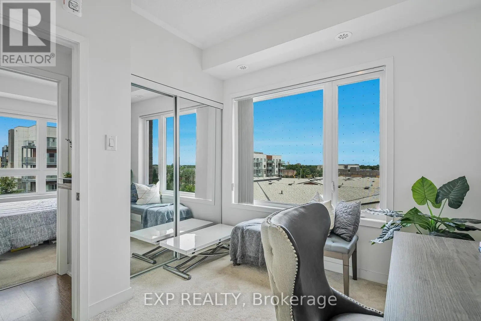 404 - 20 ORCHID PLACE DRIVE