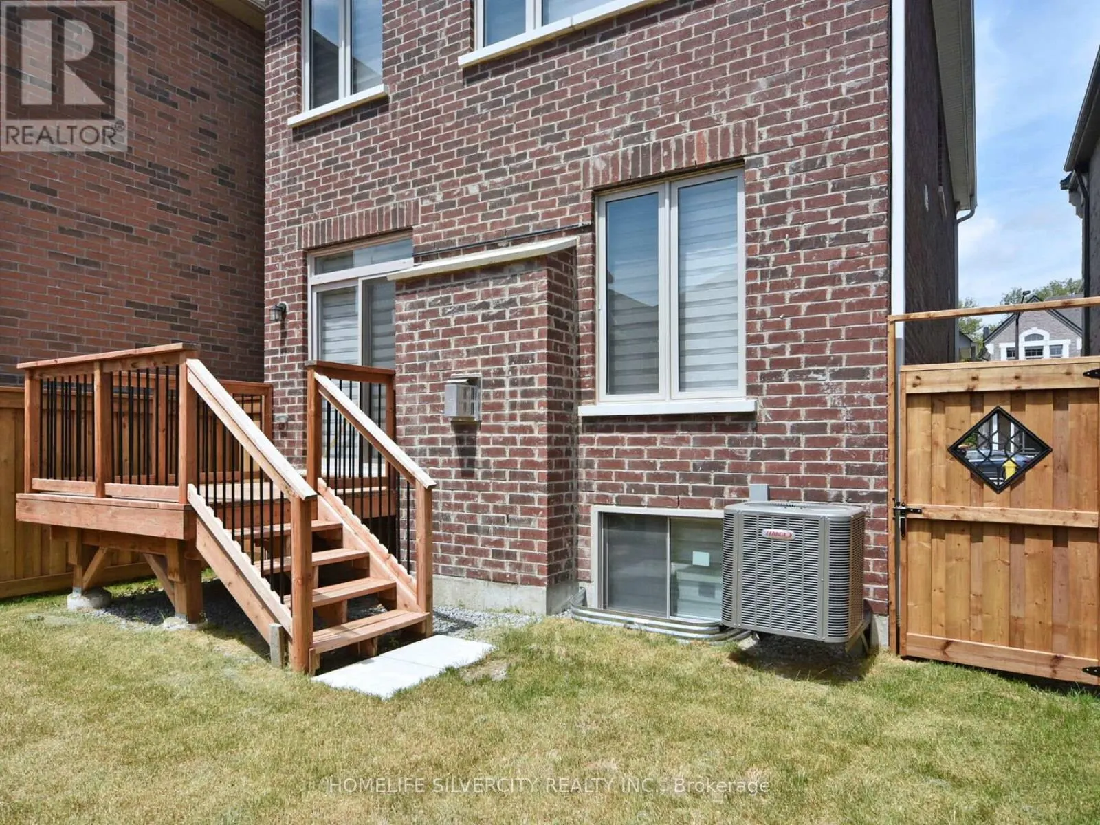 92 DEER RIDGE CRESCENT