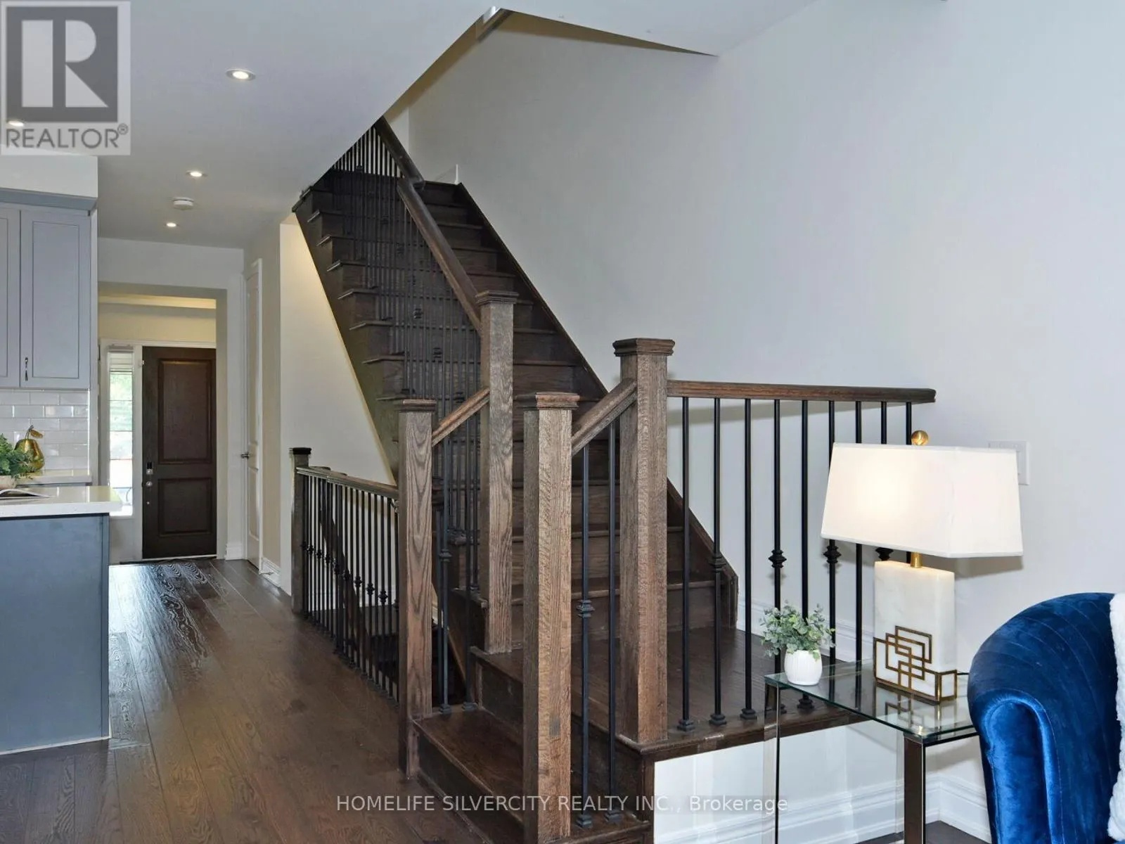 92 DEER RIDGE CRESCENT