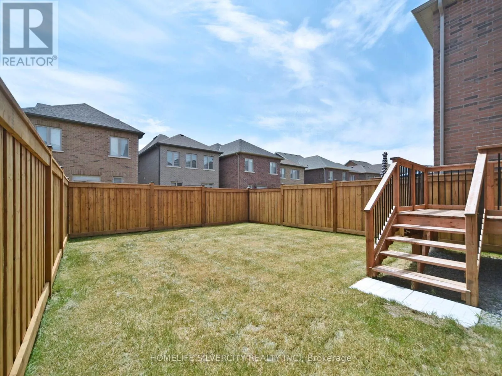 92 DEER RIDGE CRESCENT