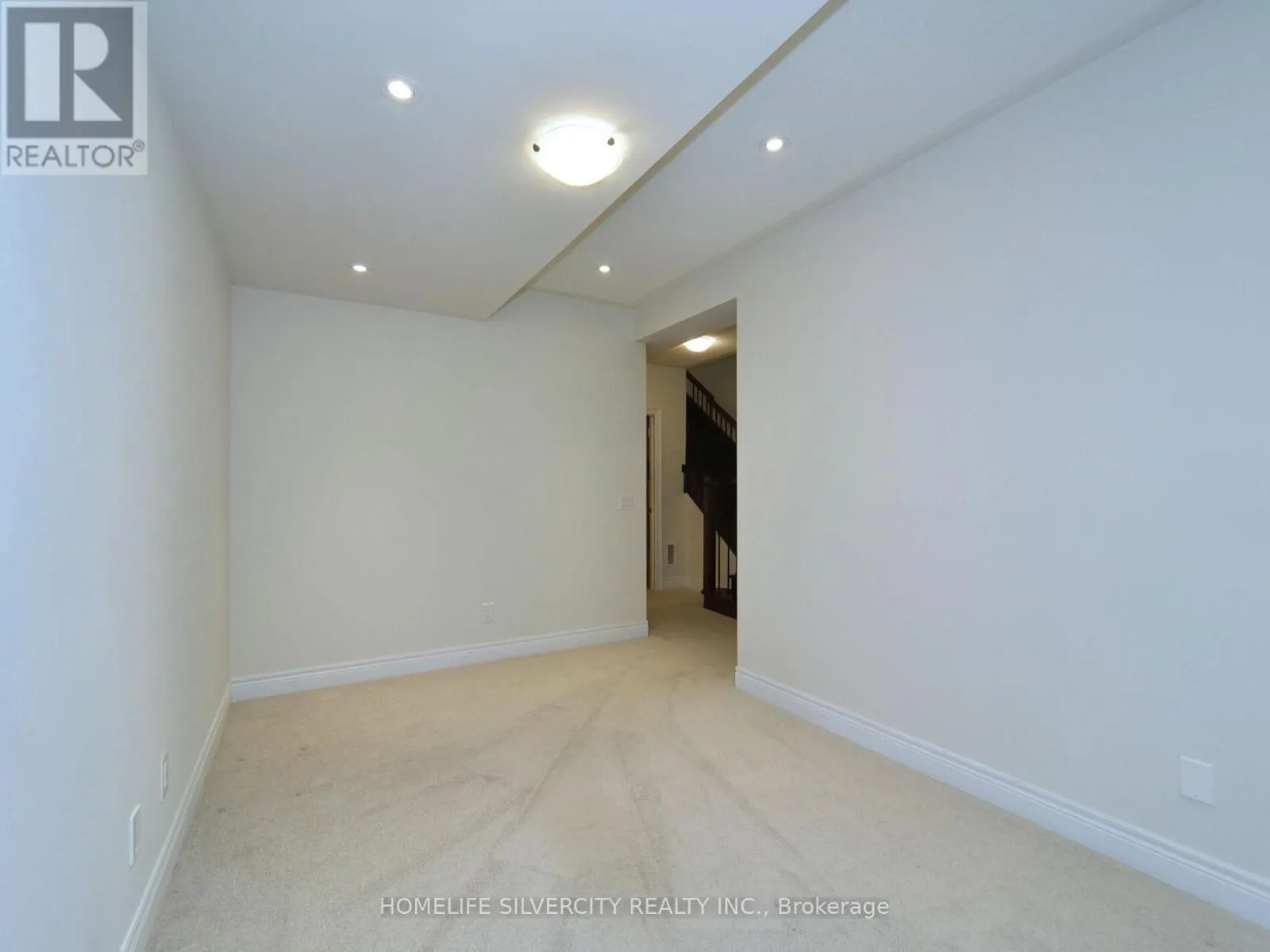 92 DEER RIDGE CRESCENT