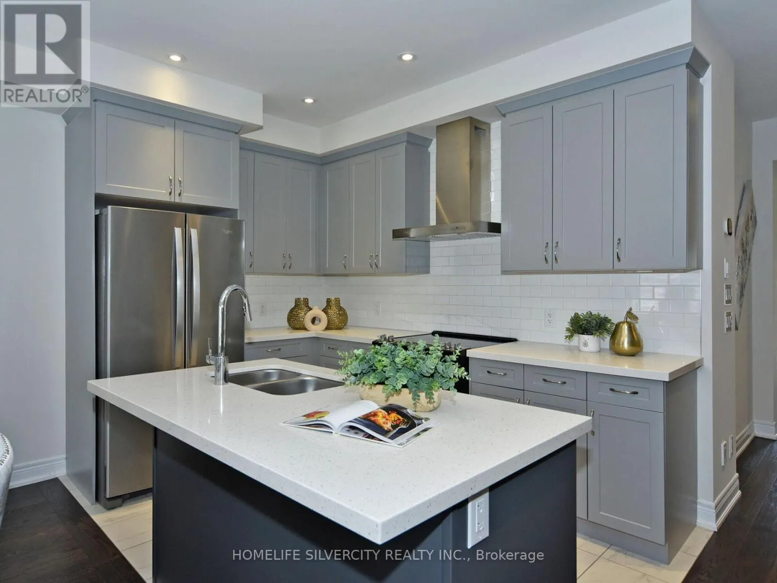 92 DEER RIDGE CRESCENT
