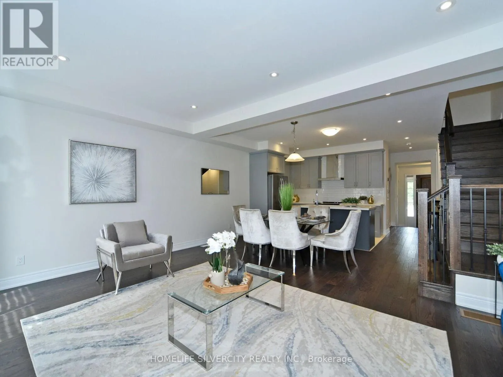 92 DEER RIDGE CRESCENT