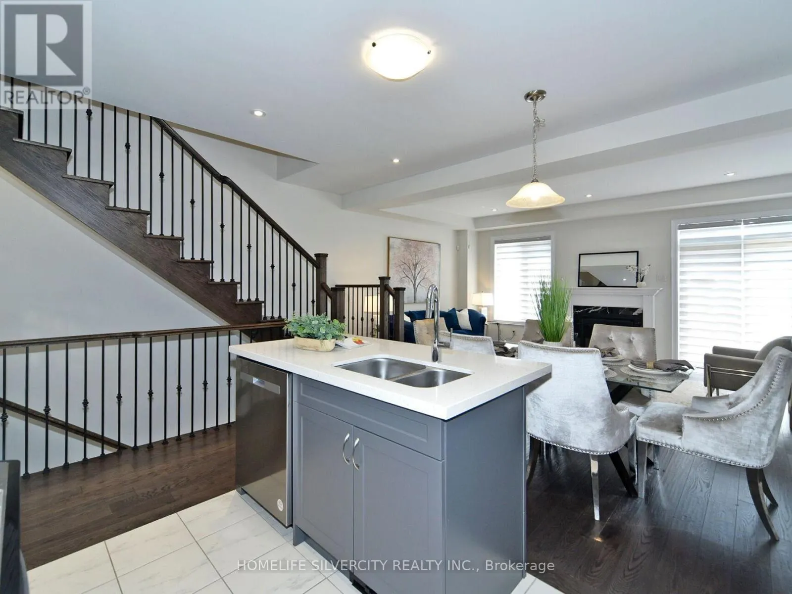 92 DEER RIDGE CRESCENT