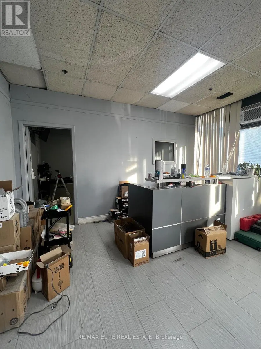 15 - 1680 MIDLAND AVENUE