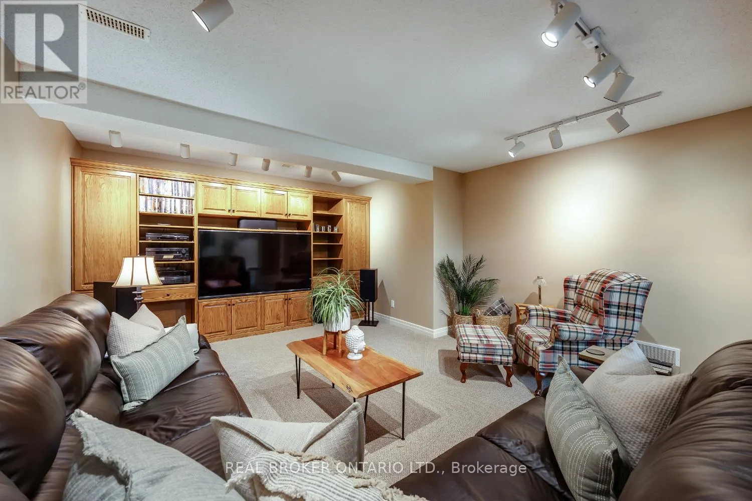 24 WORTHINGTON DRIVE