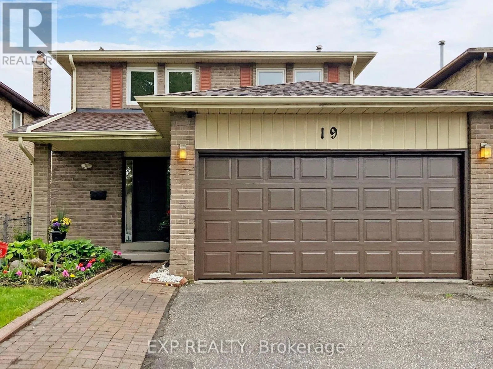 19 KENSCOTT ROAD