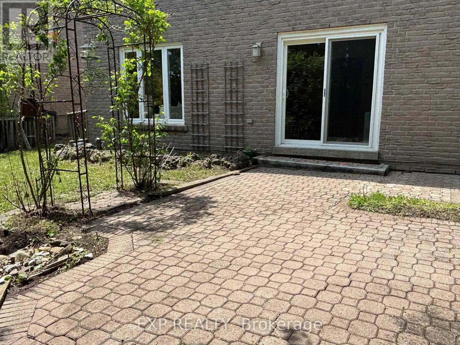 19 KENSCOTT ROAD