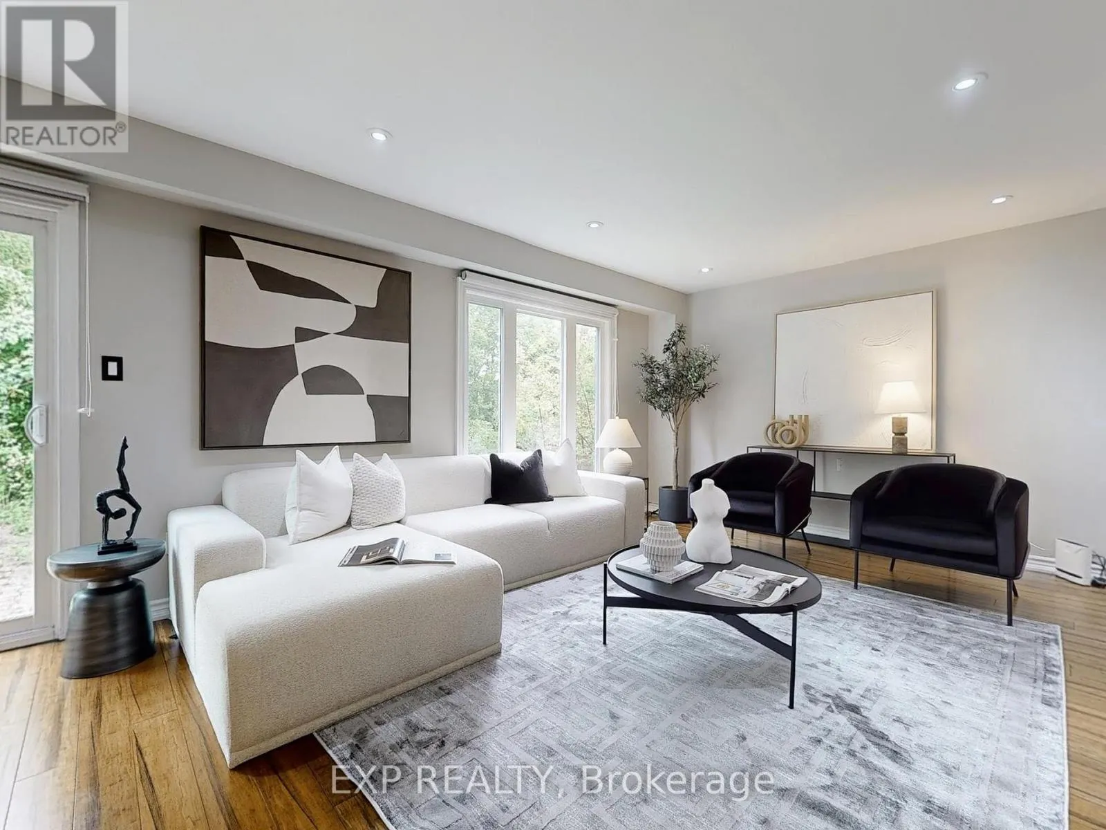 19 KENSCOTT ROAD