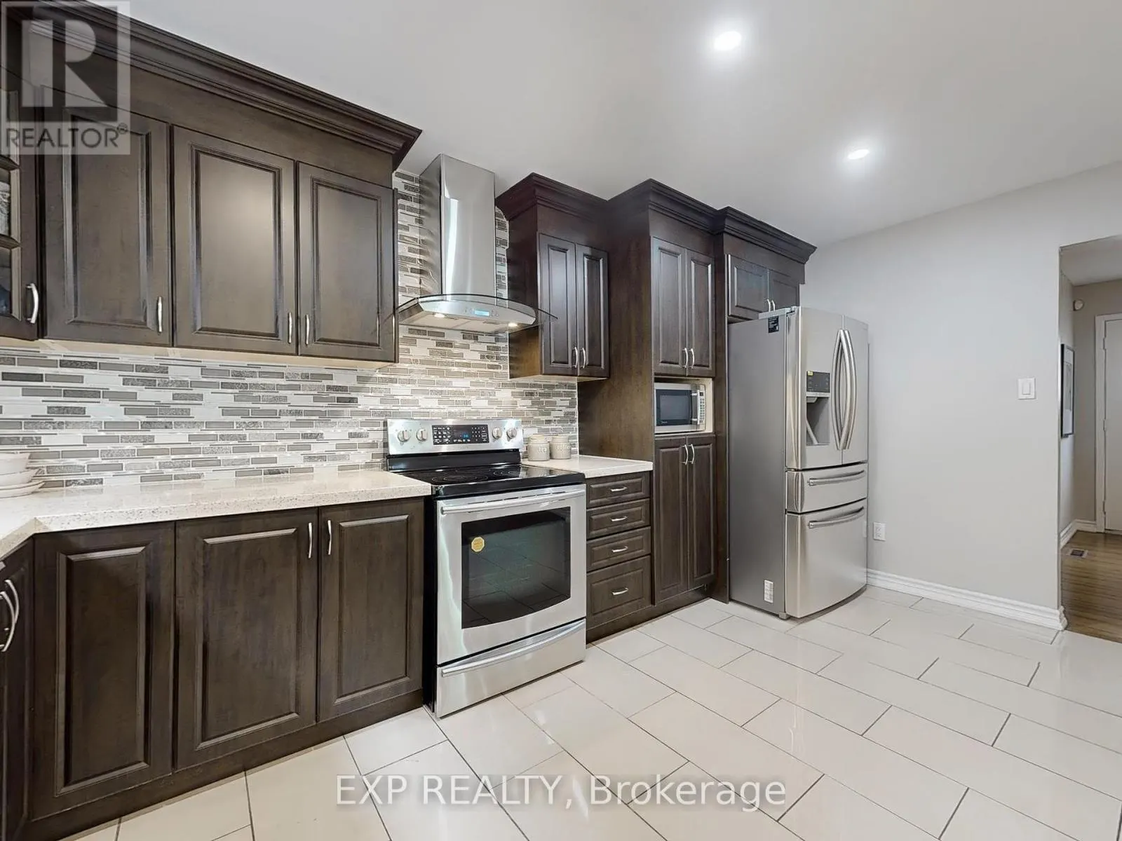 19 KENSCOTT ROAD
